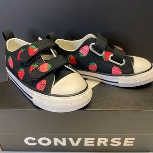 Converse NEW Easy On/Off CTAS 2V OX Strawberry Toddler Baby Size 7 Sneakers